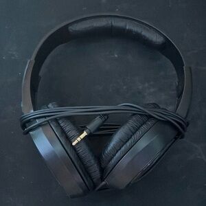 Eris E3.5 studio headphones